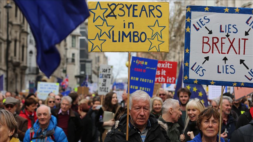 Brexit: 1M march in London for new people's vote