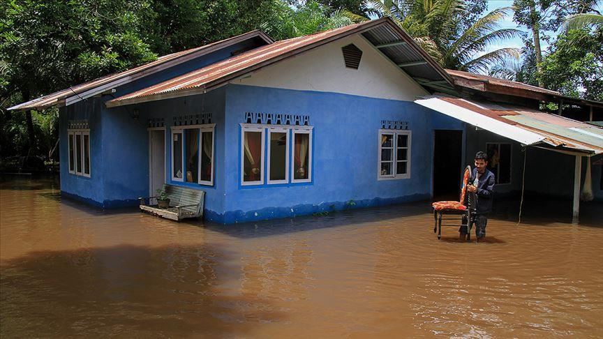 Жертвами наводнения и оползней в Индонезии стали 112 человек