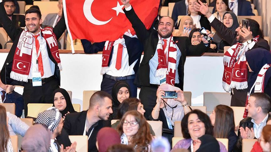 طلاب أتراك يفوزون بالمركز الثالث في مناظرات قطر الدولية