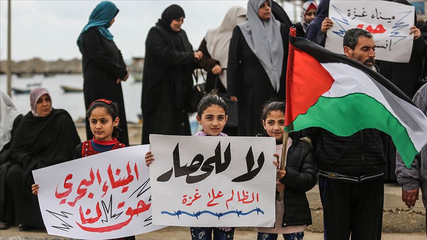 وقفة بغزة تطالب بالضغط على إسرائيل لتنفيذ تفاهمات التهدئة