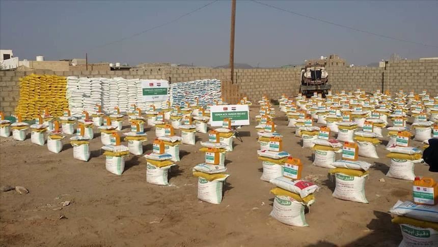 الهلال الأحمر التركي يوزع 285 سلة غذائية في مأرب اليمنية