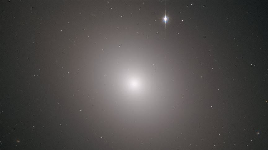 Телескопот „Хабл“ ја фотографираше галаксијата „Месје 49“