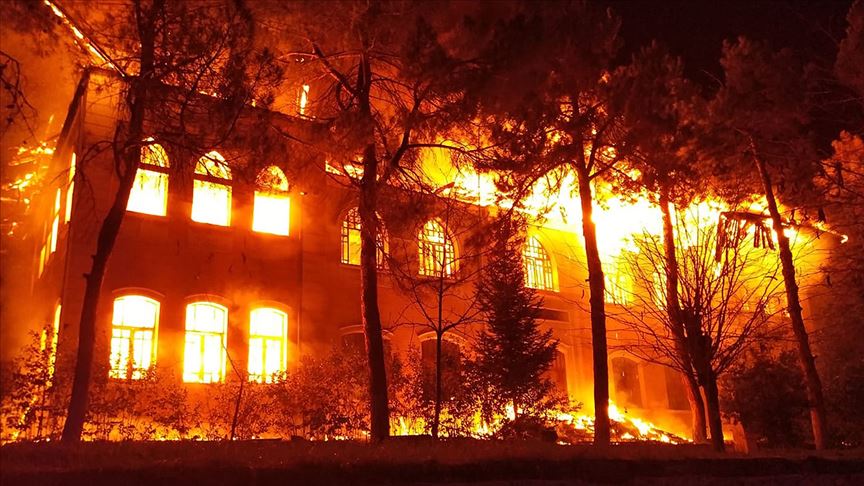 Denizli'deki okul yangınıyla ilgili 2 kişi gözaltında