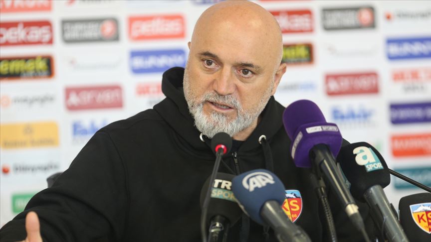Kayserispor Teknik Direktörü Karaman: Milli takımımız tekrar Türkiye'ye milli ruh getirdi