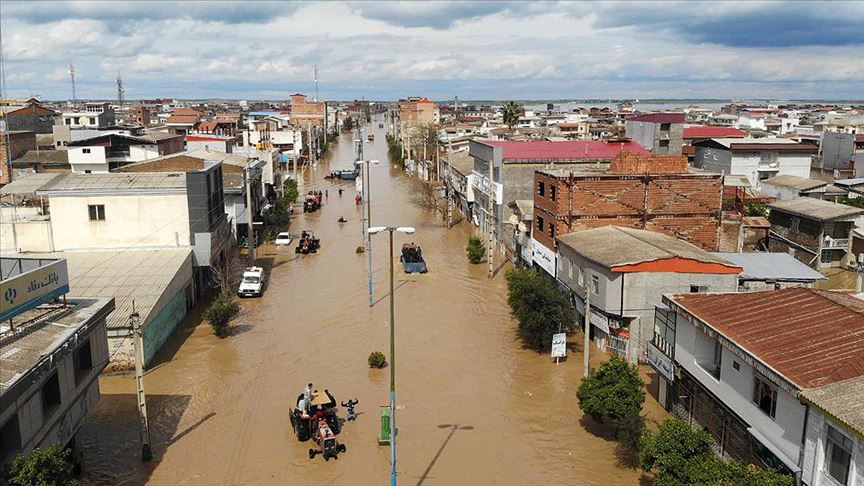 İran'daki sel felaketinde can kaybı 27'ye yükseldi 
