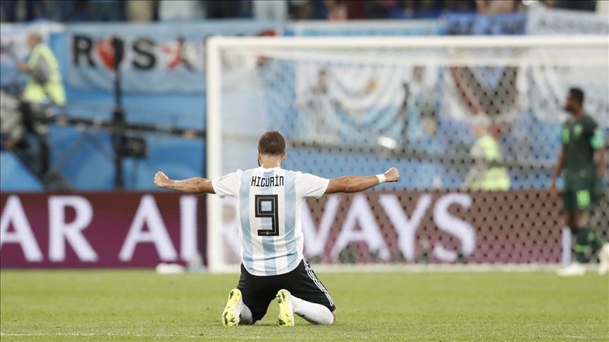 El delantero Gonzalo Higuaín anuncia que se retira de la Selección Argentina