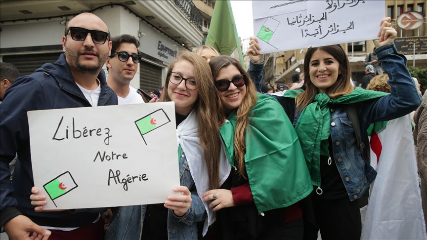 Algérie/manifestations: oui à l’armée, non aux cadres du régime de Bouteflika