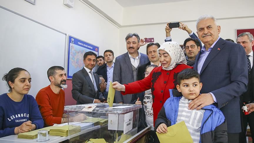 تركيا..يلدريم يدلي بصوته في الانتخابات المحلية