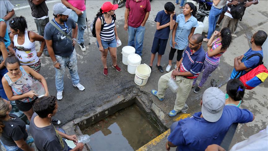 La desesperación de algunos habitantes de Caracas por conseguir agua