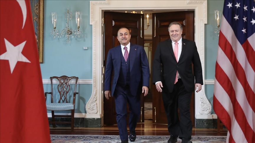 تشاووش أوغلو وبومبيو يبحثان العلاقات بين بلديهما