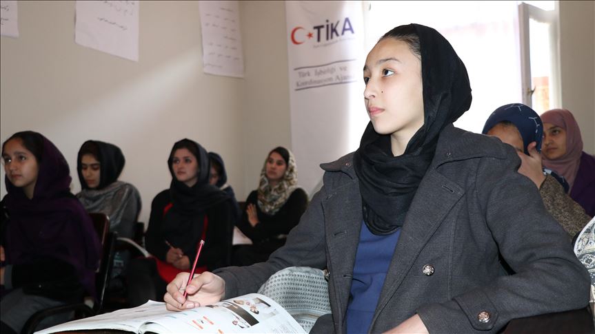 ترکیه به صدها تن از بانوان افغانستان آموزش فنی می‌دهد