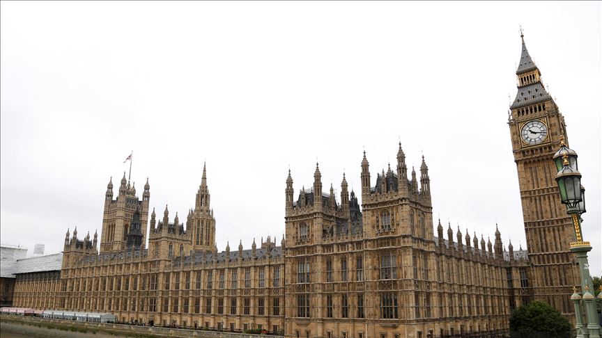 UK: House of Commons suspended due to water leak