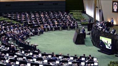دهقانزاده: یک درصد از درون حکومت ثروتهای هزاران میلیاردی انباشته کردهاند