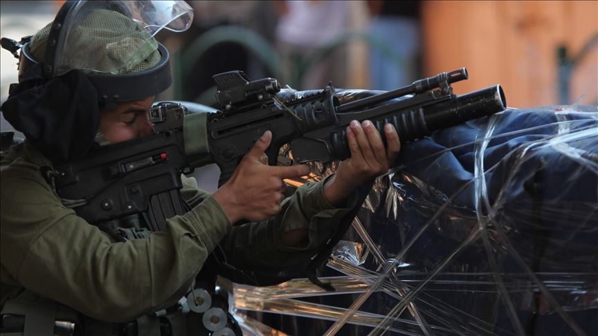 Israeli forces teargas Palestinian students in Hebron