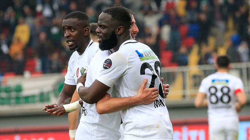 Akhisar deplasmanda galip