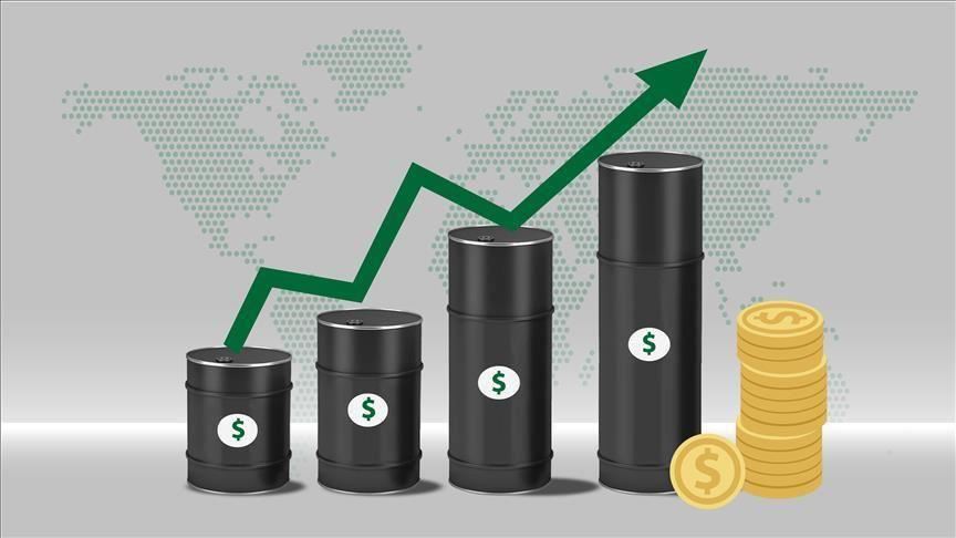 Turbulentie Naleving van Vloeibaar Brent oil above $70 a barrel with tight global supply