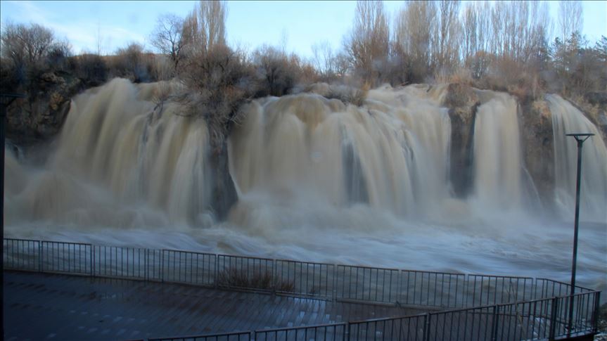 جذابیت‌های آبشار مرادیه در استان وان ترکیه