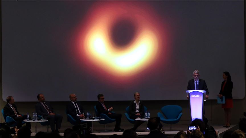 Se revela primera imagen en la historia de un agujero negro