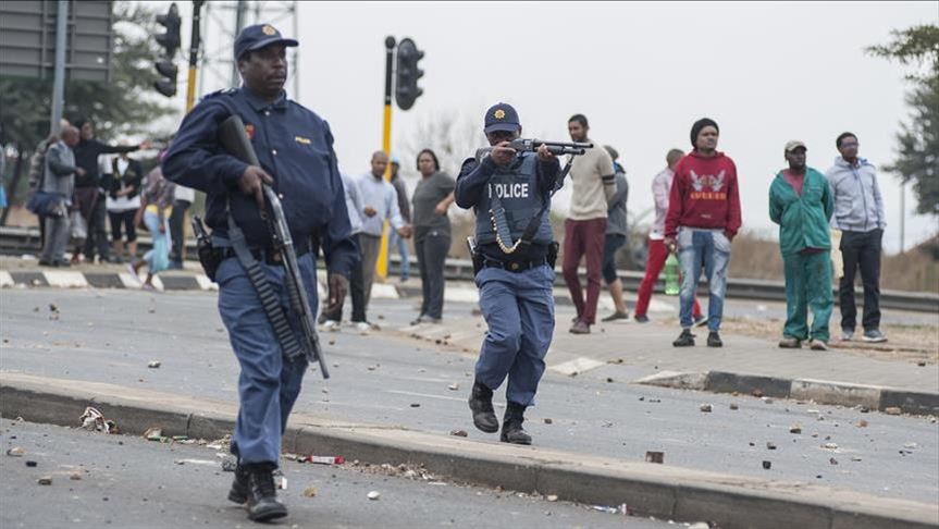 South Africa police fire rubber bullets on protesters