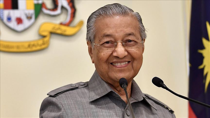 Malaysian PM urges Islamic bankers for tech investment
