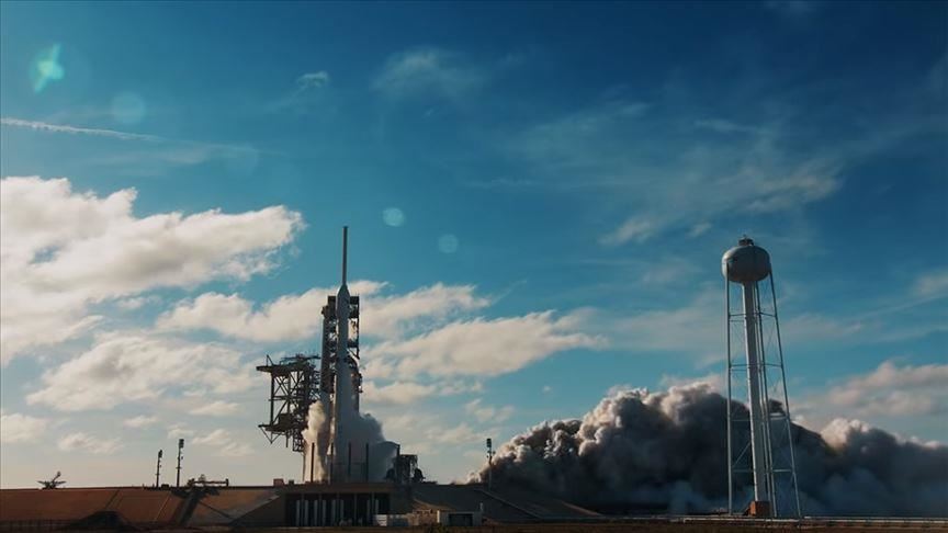 SpaceXê agirkirina roketa Falcon Heavyê taloq kir