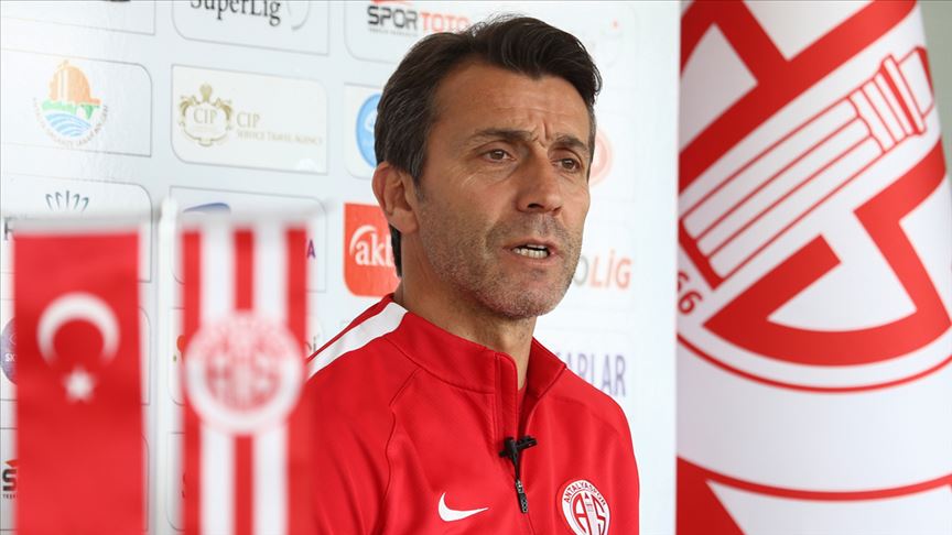 Antalyaspor Teknik Direktörü Bülent Korkmaz: Kasımpaşa maçını kazanmamız gerekir