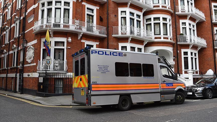 La Policía británica detuvo a Julian Assange en la Embajada de Ecuador en Londres