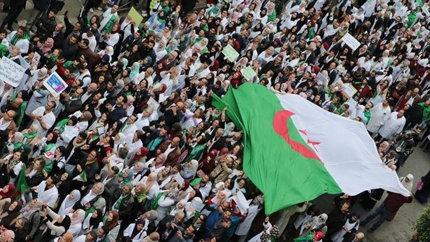 Algerians demand departure of Bouteflika-era officials