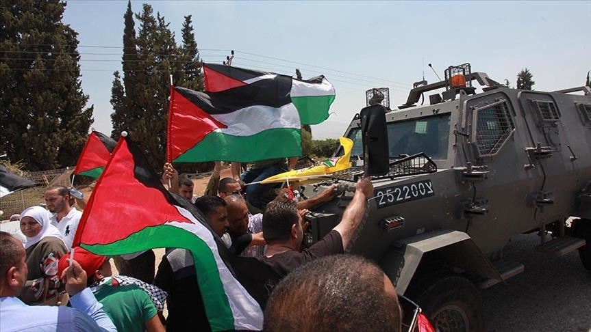 Gazans flock to Israel buffer zone for 53rd weekly demo