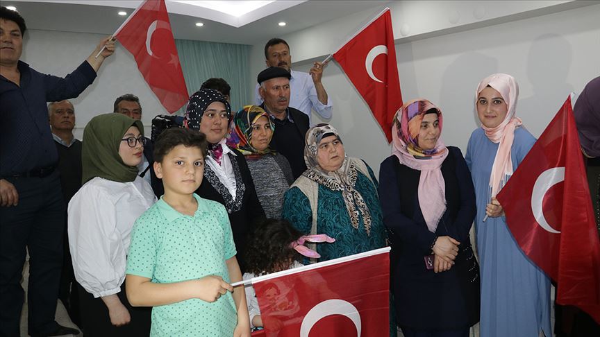 Rıza Kayaalp'in baba evinde şampiyonluk sevinci