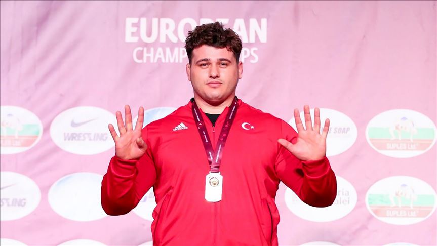 Turkish wrestler wins gold in European Championship