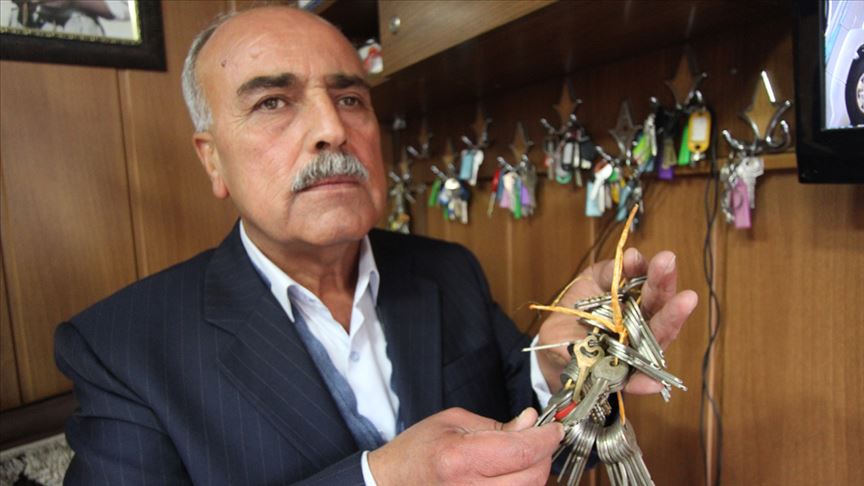 Iraklı görme engelli emlakçı azmiyle örnek oluyor
