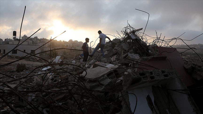 Власти Израиля заставили палестинскую семью снести свой дом 