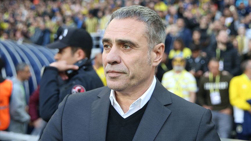 Fenerbahçe Teknik Direktörü Yanal: Belki de Galatasaray'ı şampiyonluktan ettik