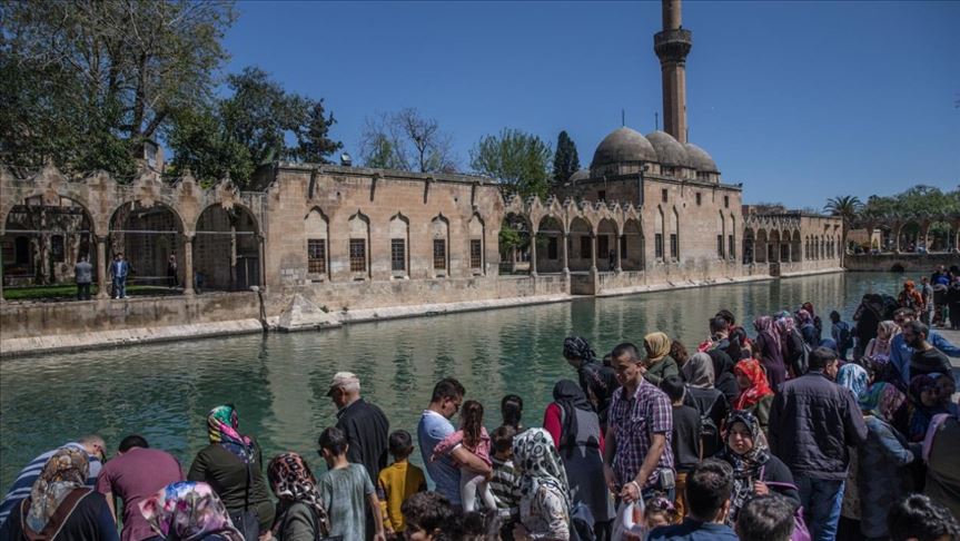 گهشتیاران بهچڕی روو دهكهنه ئورفا