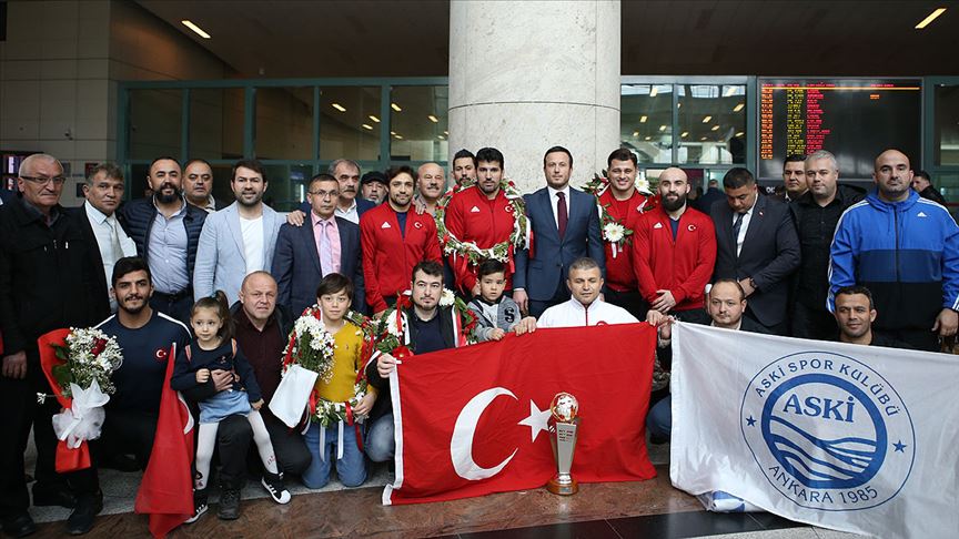 Grekoromen Güreş Milli Takımı yurda döndü