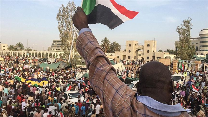 Sudan'ın öne çıkan muhalefet hareketinden gösterilere devam kararı