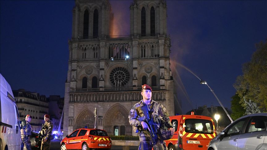 Požar u pariškoj katedrali Notre Dame: Evakuirane okolne zgrade