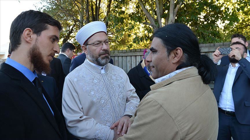 دیدار رئیس سازمان امور دیانت ترکیه با خانواده قربانیان کرایستچرچ