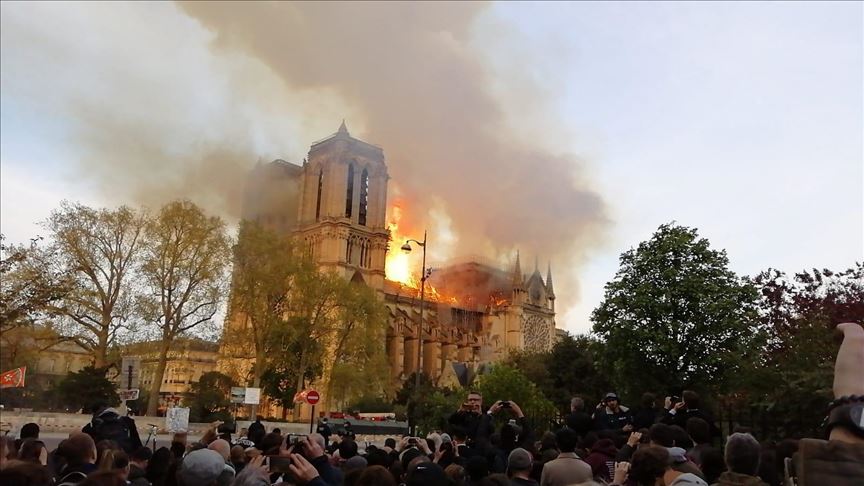 Incendio en la catedral de Notre Dame en París