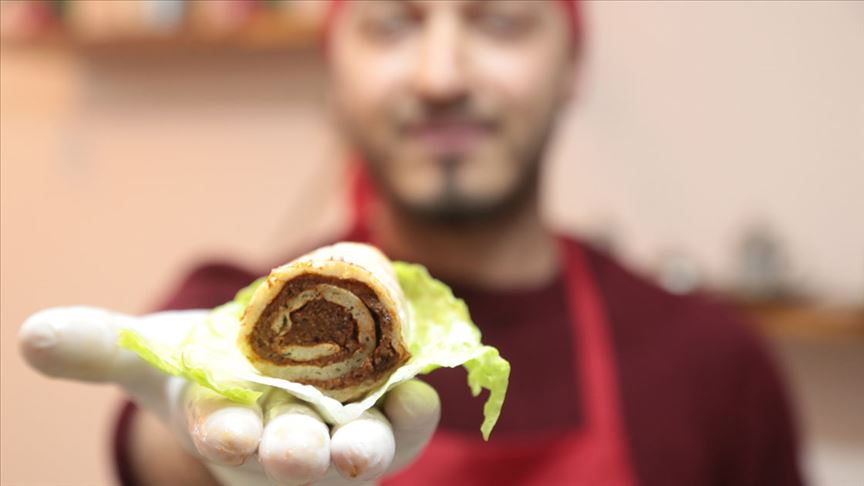 'Suşi' ve 'gelin bohça'lı çiğ köfte menüsü ilgi çekiyor