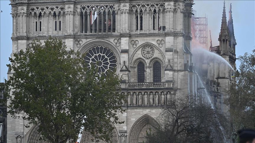 Pariski tužilac smatra kako požar u katedrali Notre Dame nije podmetnut