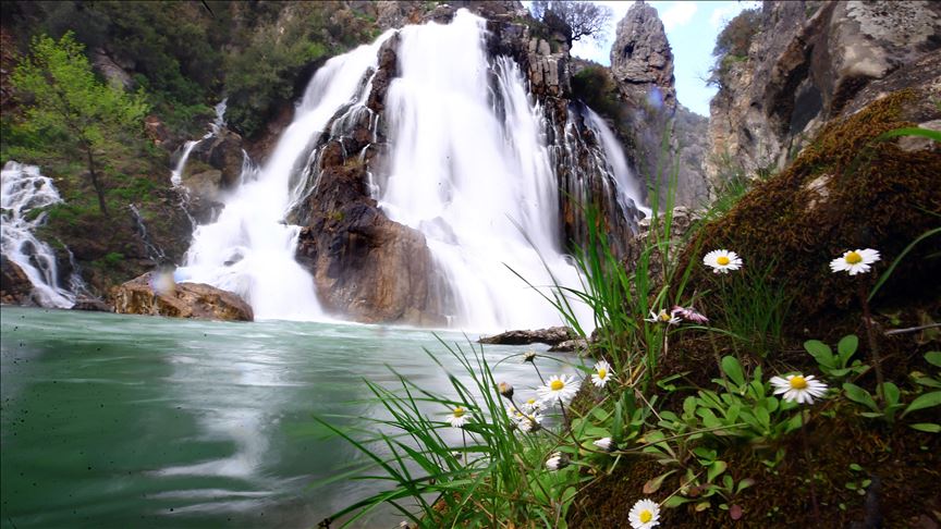Растет интерес туристов к водопаду Учансу в Турции 