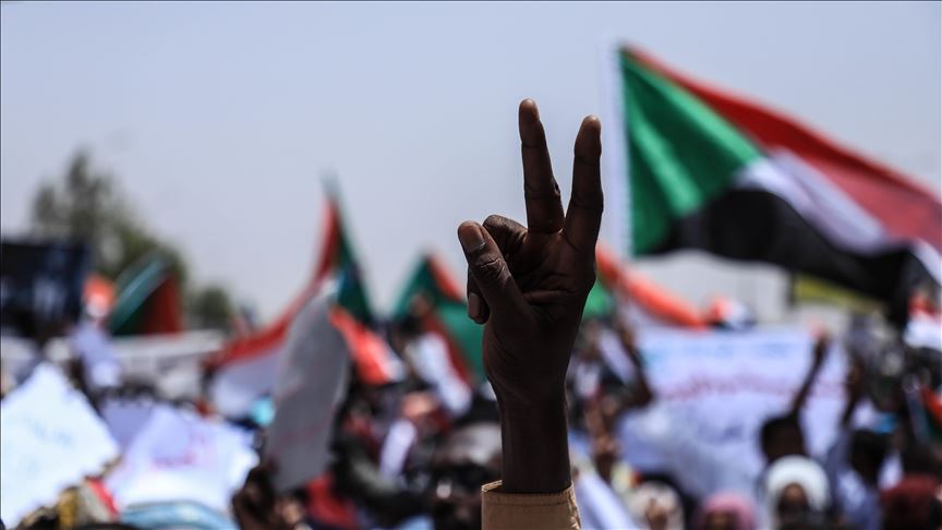 Sudaneses siguen manifestándose para exigir un gobierno civil 