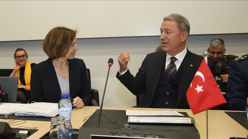 Turkish defense chief speaks with French counterpart