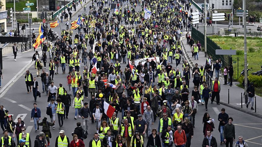 Fransa'da sarı yeleklilerin gösterilerinde 'şiddet olayları' endişesi
