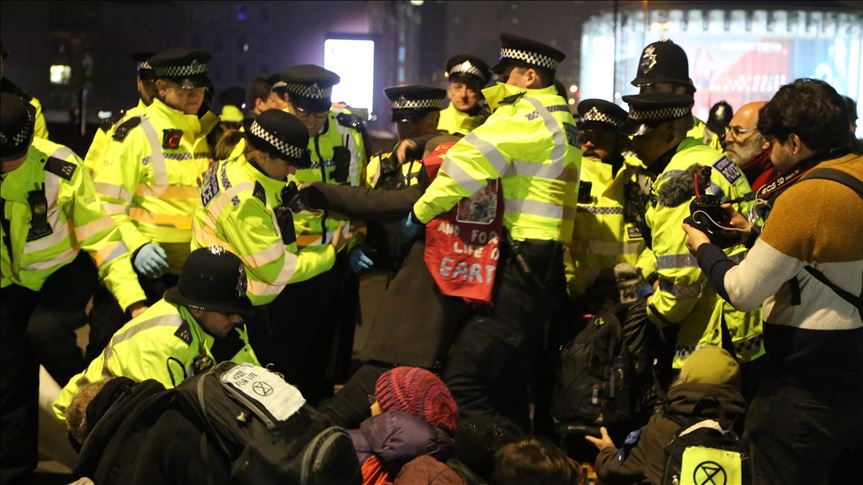 UK police arrest 570 in climate change protests