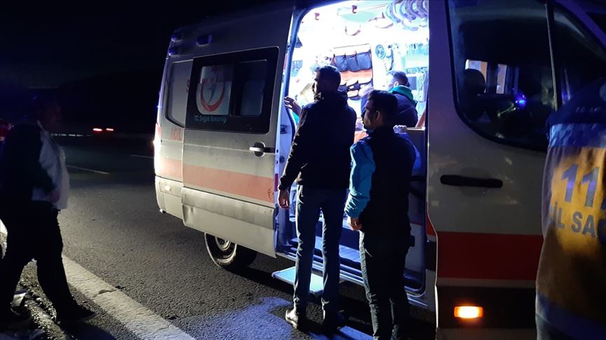 Taraftar minibüsü tırla çarpıştı: 10 yaralı