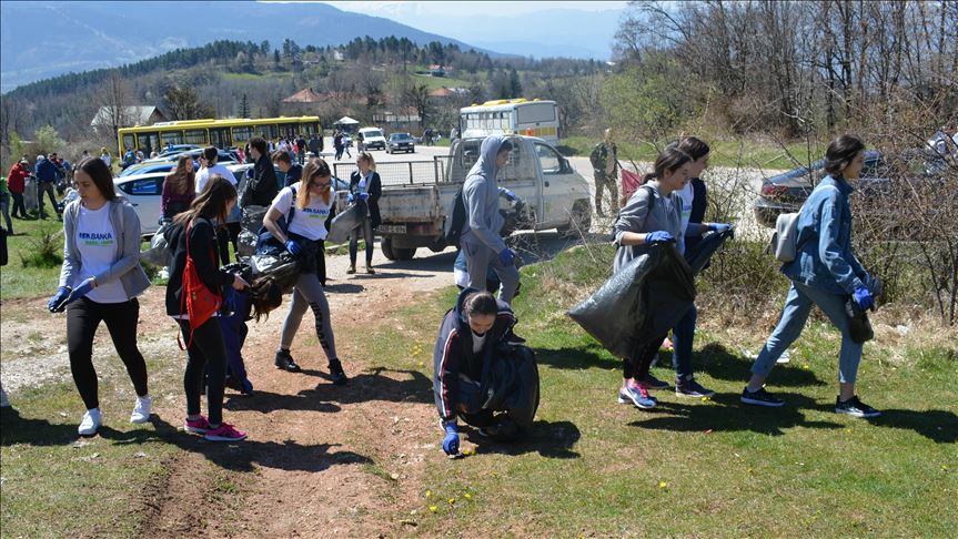 Sarajevo: Akciji čišćenja izletišta Barice odazvao se veliki broj građana i učenika 