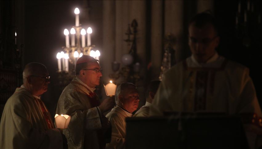 Hrvatska: Veliki broj vjernika okupio se na uskrsnom bdijenju u Zagrebačkoj katedrali
